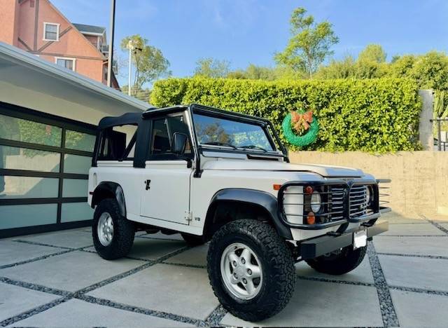 Land-rover-nas-90-1995-white-18