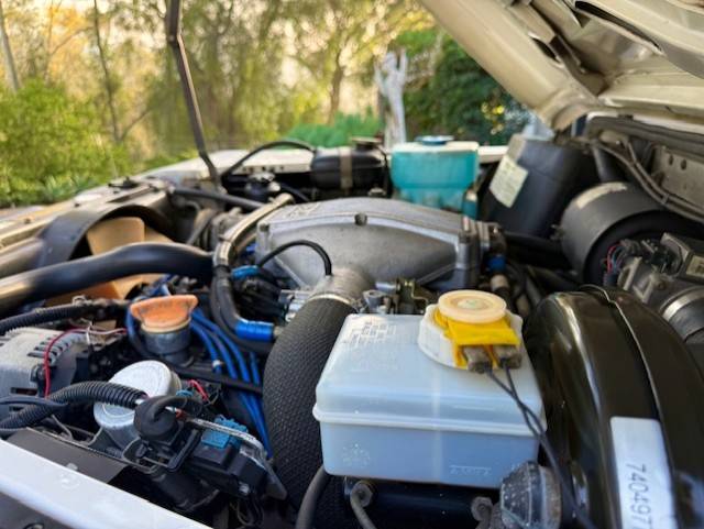 Land-rover-nas-90-1995-white-21