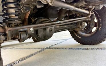 Land-rover-nas-90-1995-white-22