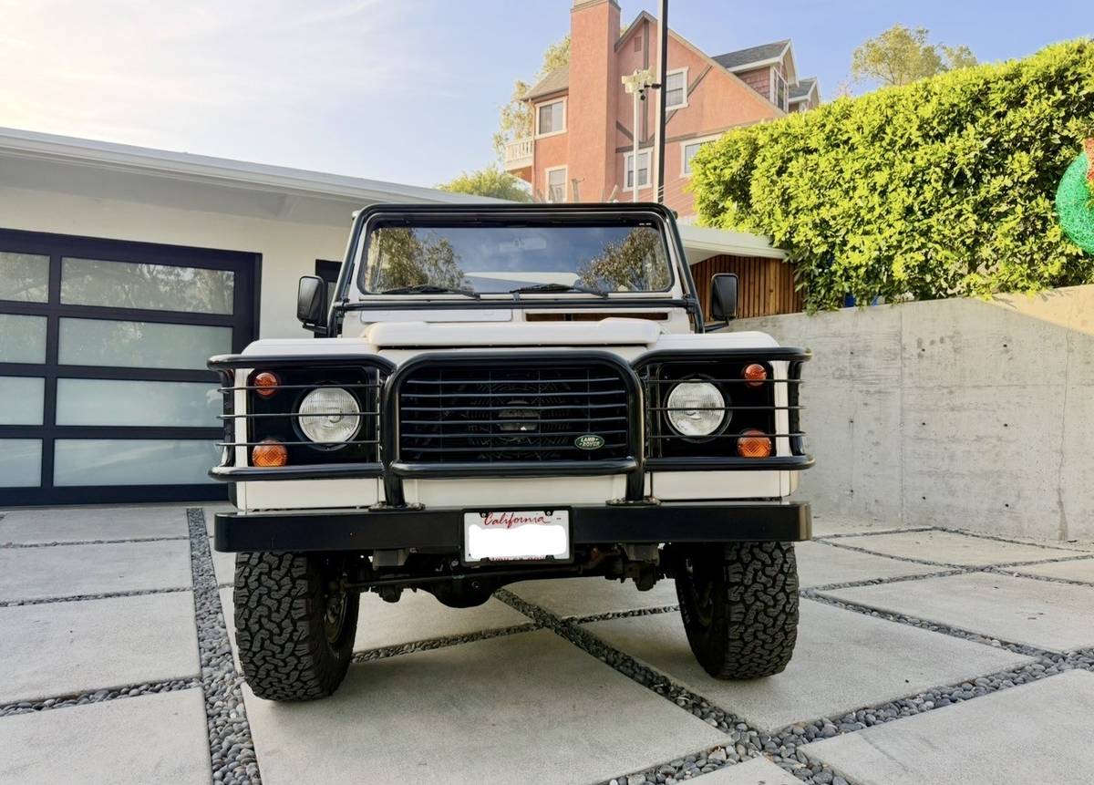 Land-rover-nas-90-1995-white-23