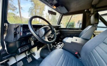 Land-rover-nas-90-1995-white-27