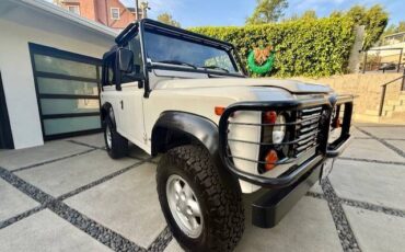 Land-rover-nas-90-1995-white-33