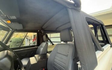 Land-rover-nas-90-1995-white-36