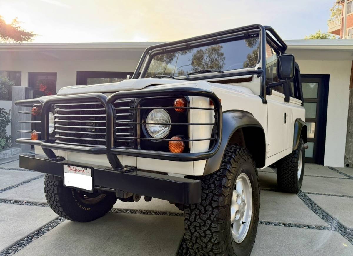 Land-rover-nas-90-1995-white-4