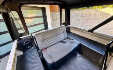 Land-rover-nas-90-1995-white-42