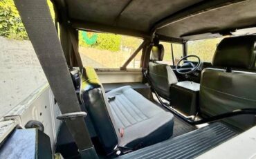 Land-rover-nas-90-1995-white-43