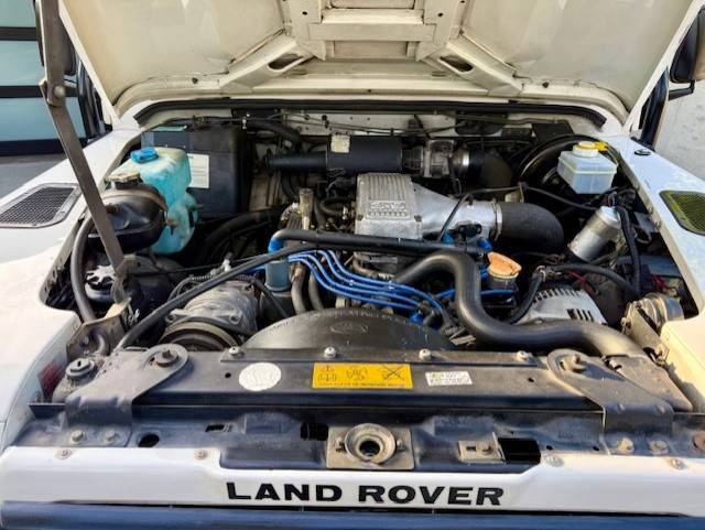 Land-rover-nas-90-1995-white-45