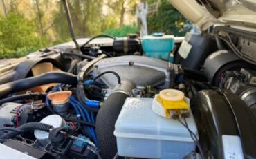 Land-rover-nas-90-1995-white-46