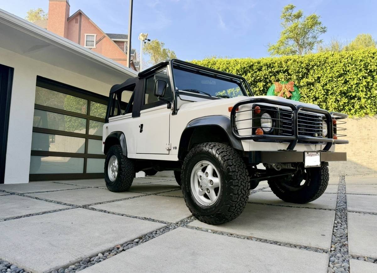 Land-rover-nas-90-1995-white-5