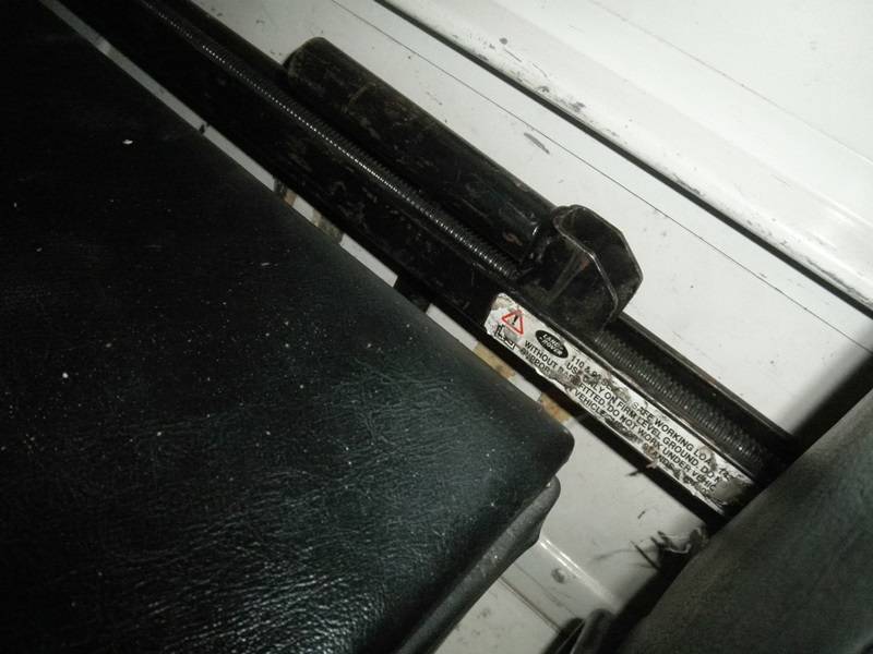 Landrover-defender-diesel-1995-white-16