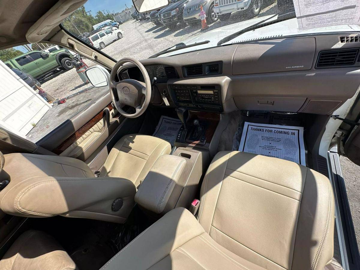 Lexus-lx-1996-white-12