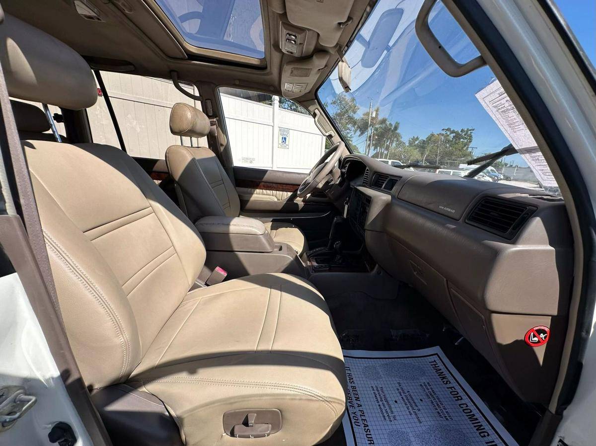 Lexus-lx-1996-white-13