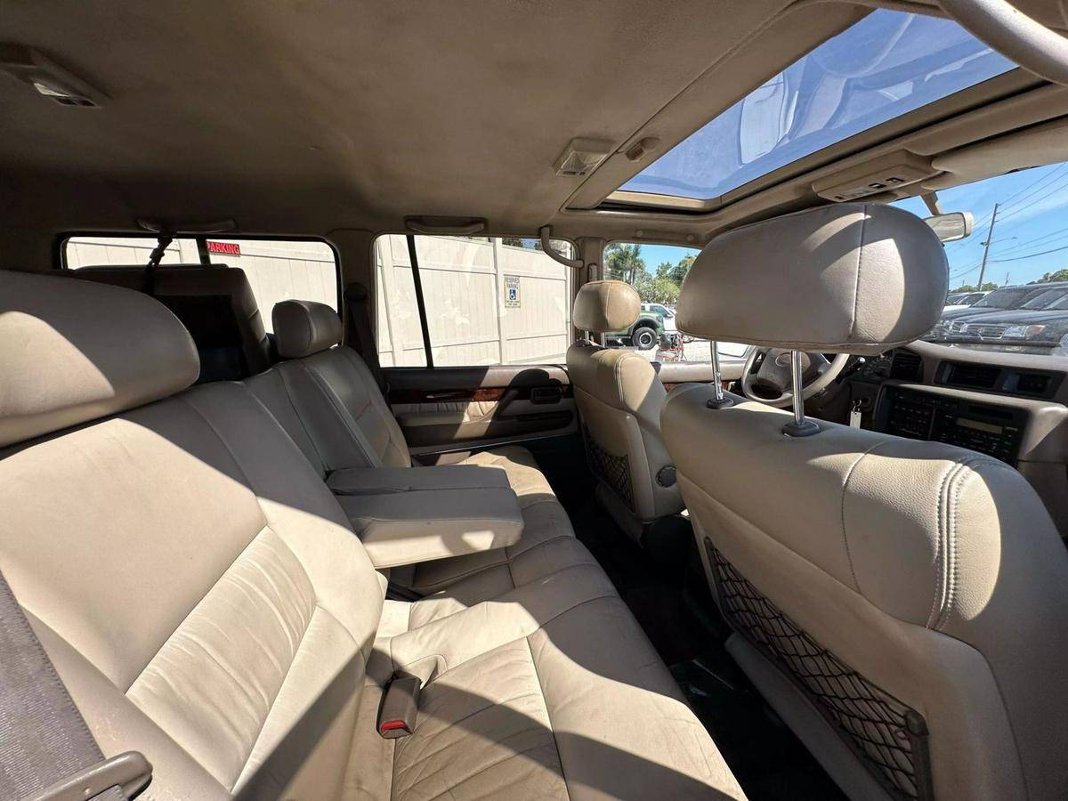 Lexus-lx-1996-white-16