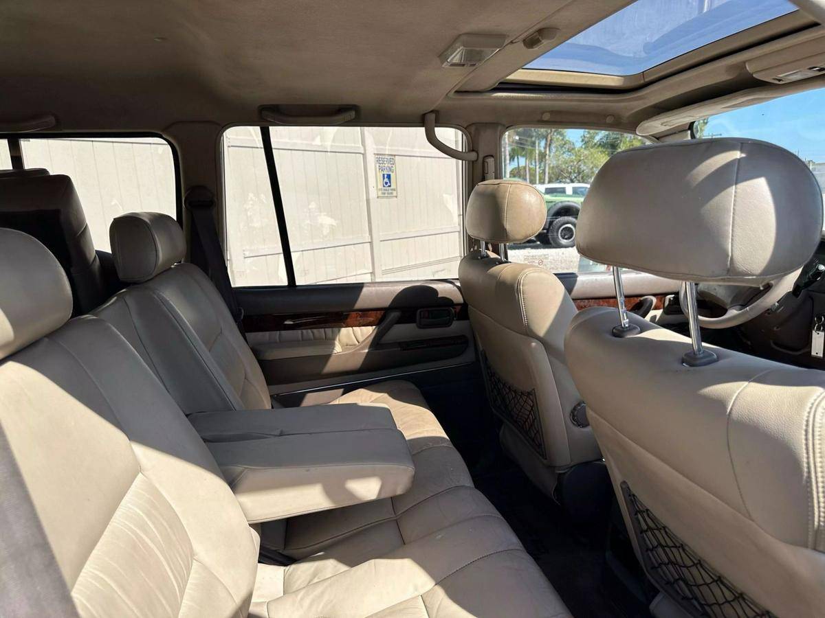 Lexus-lx-1996-white-17