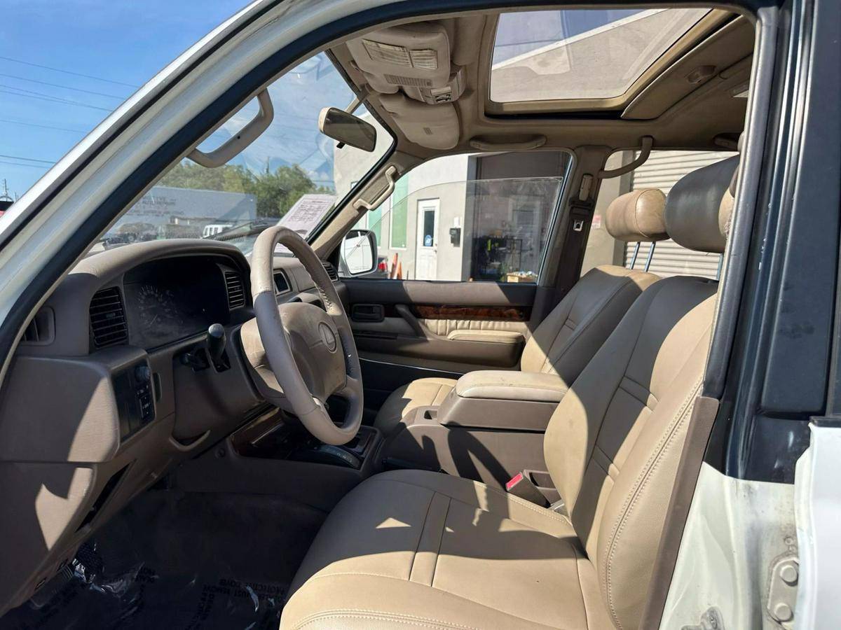 Lexus-lx-1996-white-19