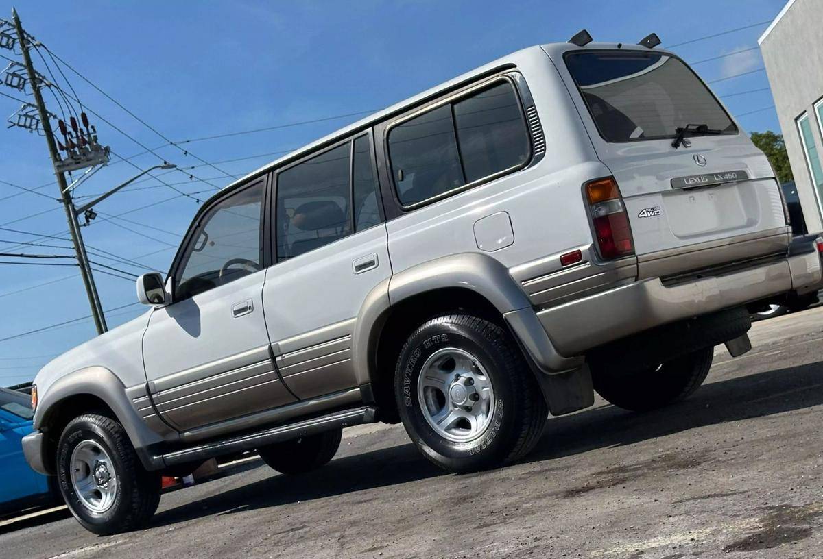 Lexus-lx-1996-white-2