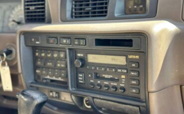 Lexus-lx-1996-white-22