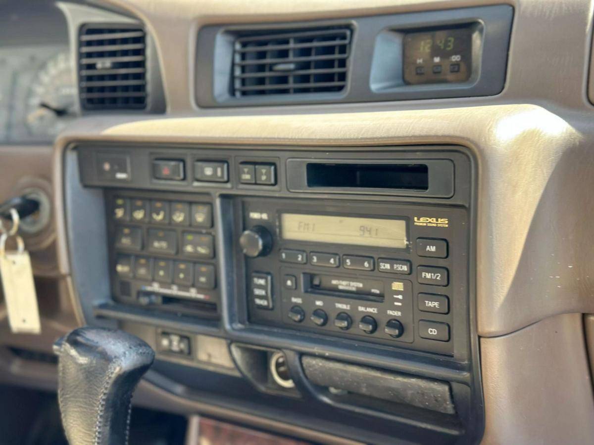 Lexus-lx-1996-white-22