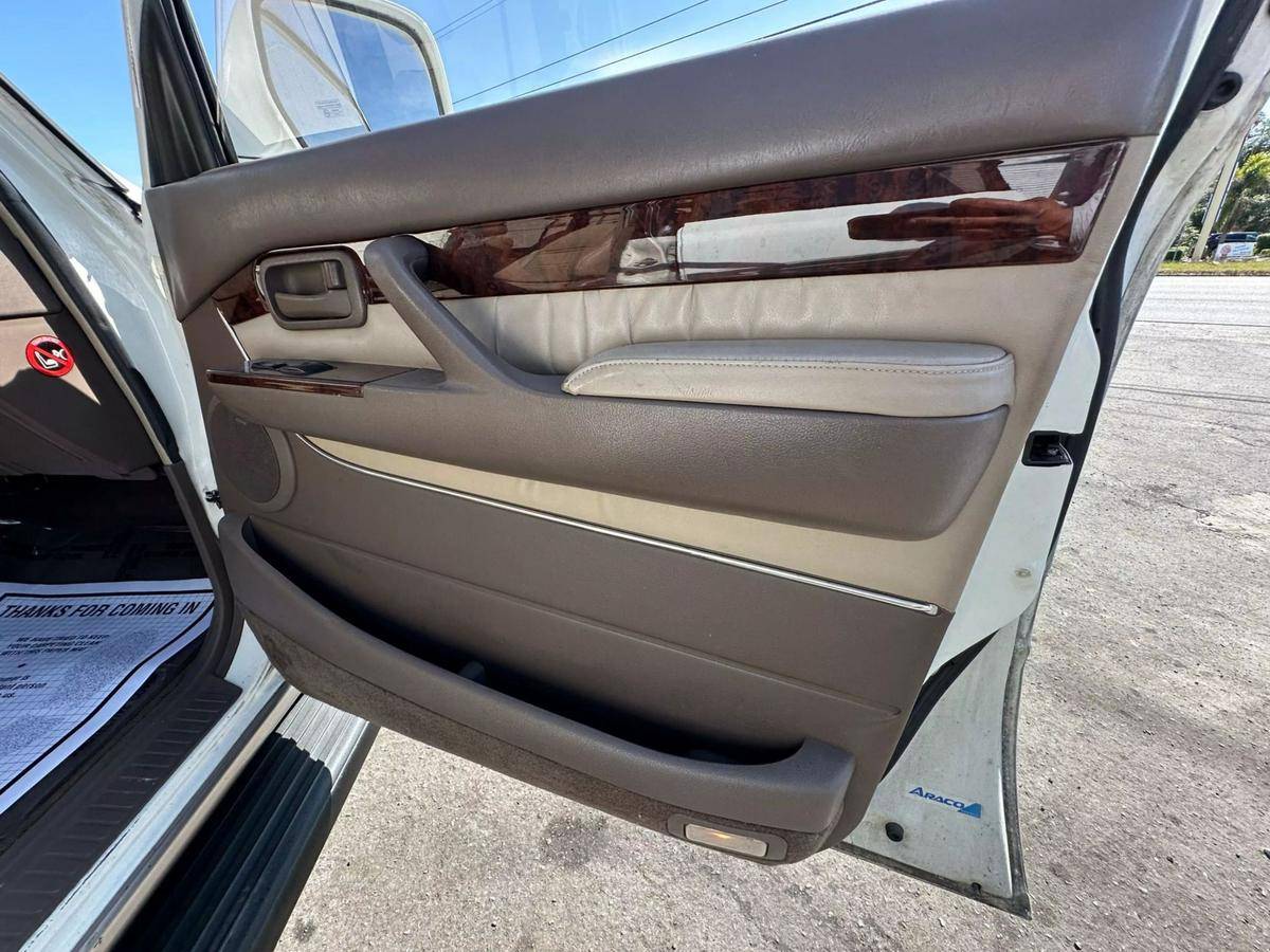 Lexus-lx-1996-white-23