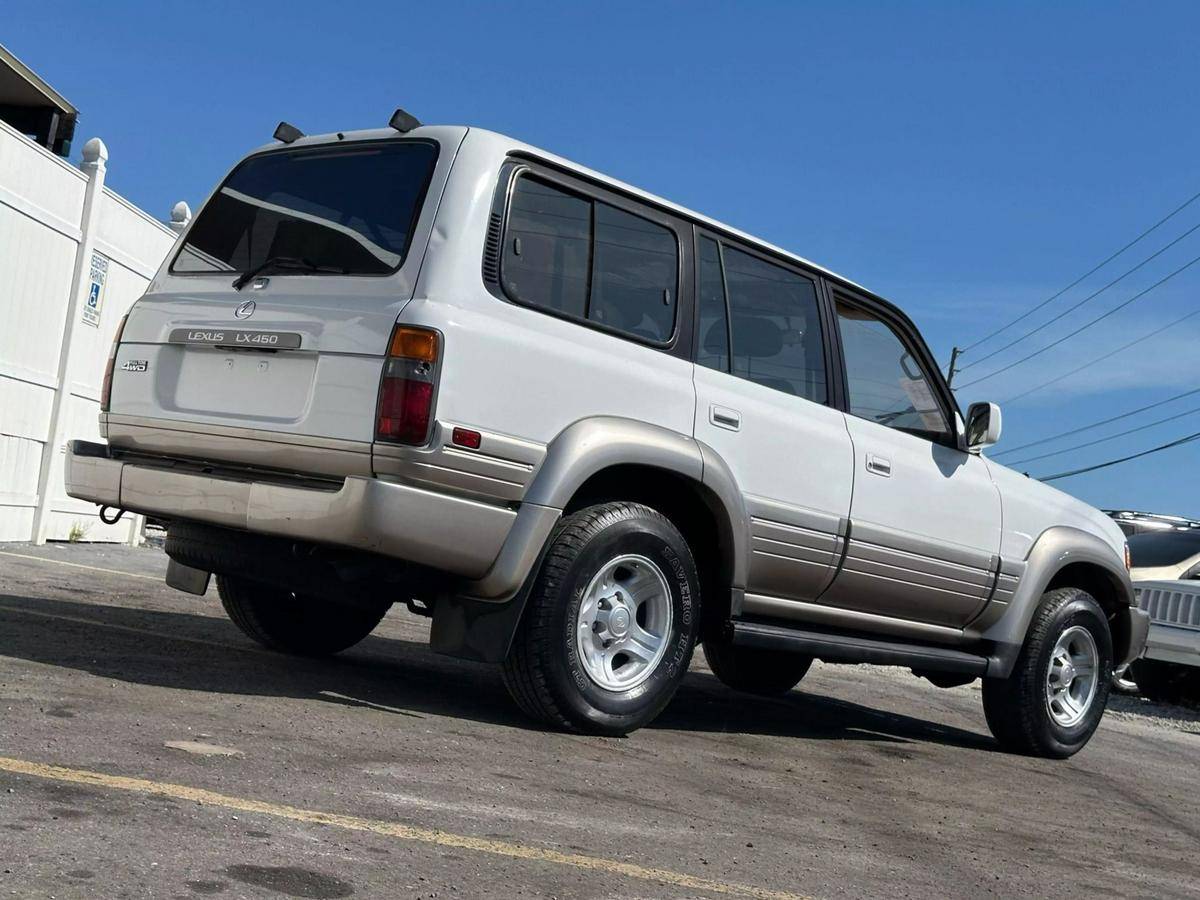 Lexus-lx-1996-white-3