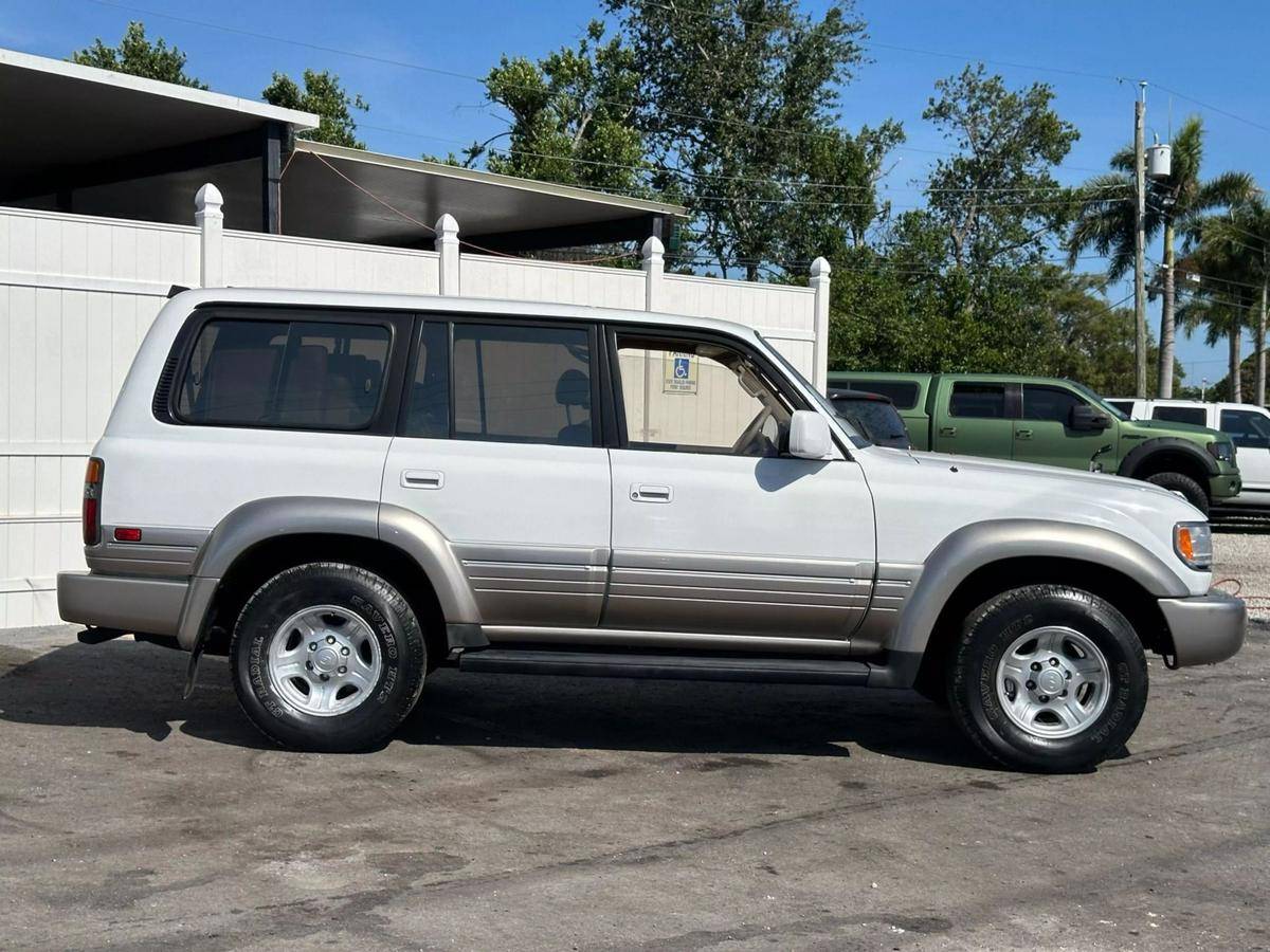 Lexus-lx-1996-white-4