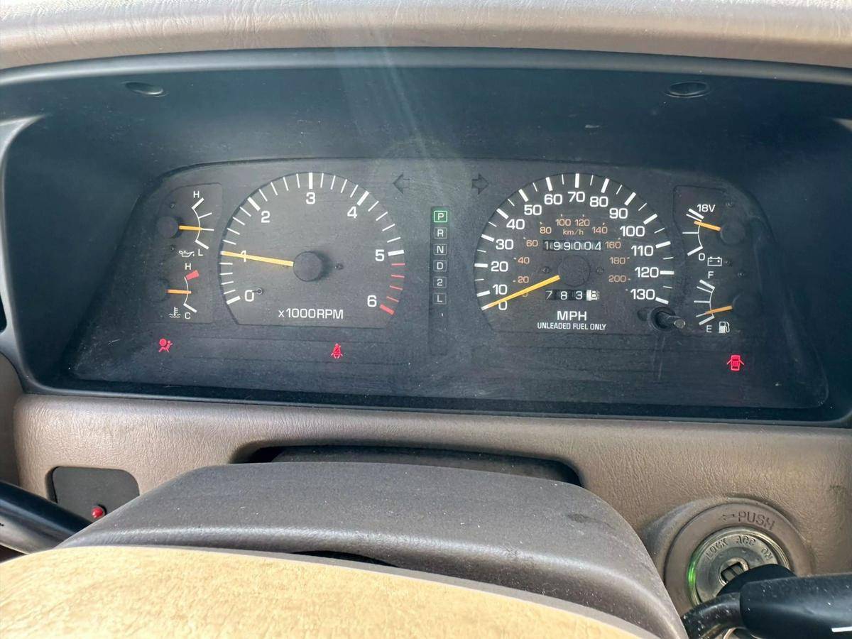 Lexus-lx-1996-white-9