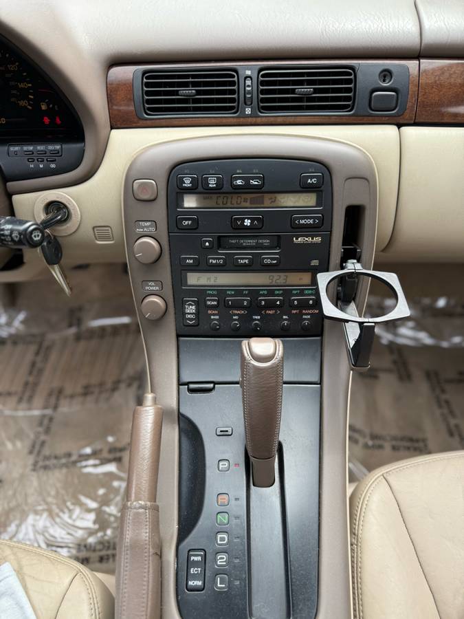 Lexus-sc-300400-1995-white-21