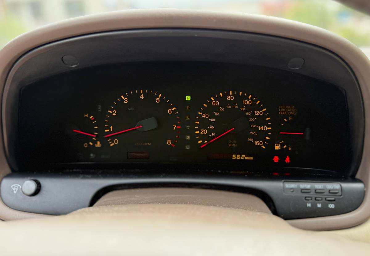 Lexus-sc-300400-1995-white-22