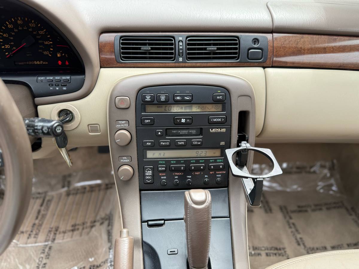 Lexus-sc-300400-1995-white-23