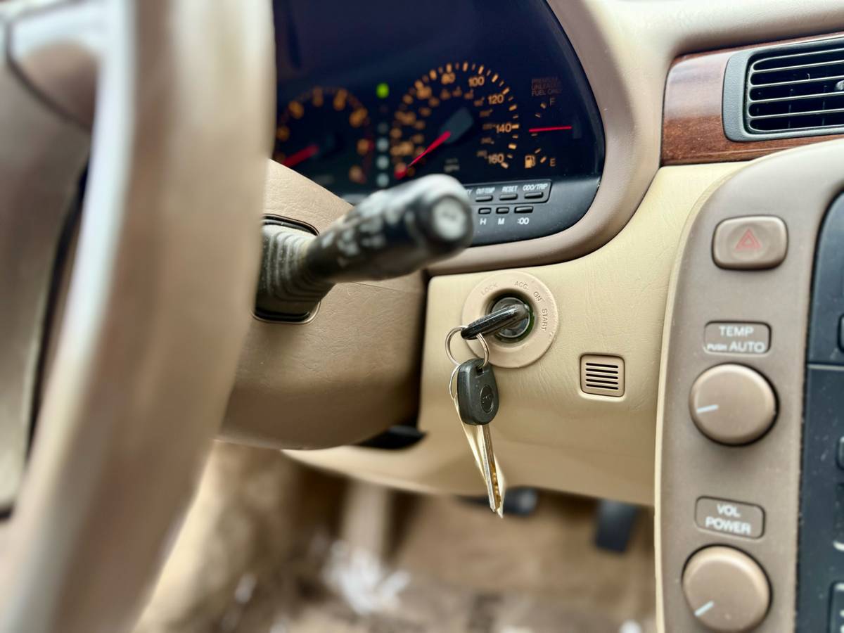 Lexus-sc-300400-1995-white