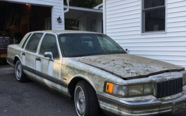 Linclon-town-car-1990-white-1