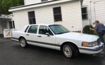 Linclon-town-car-1990-white-3