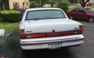 Linclon-town-car-1990-white