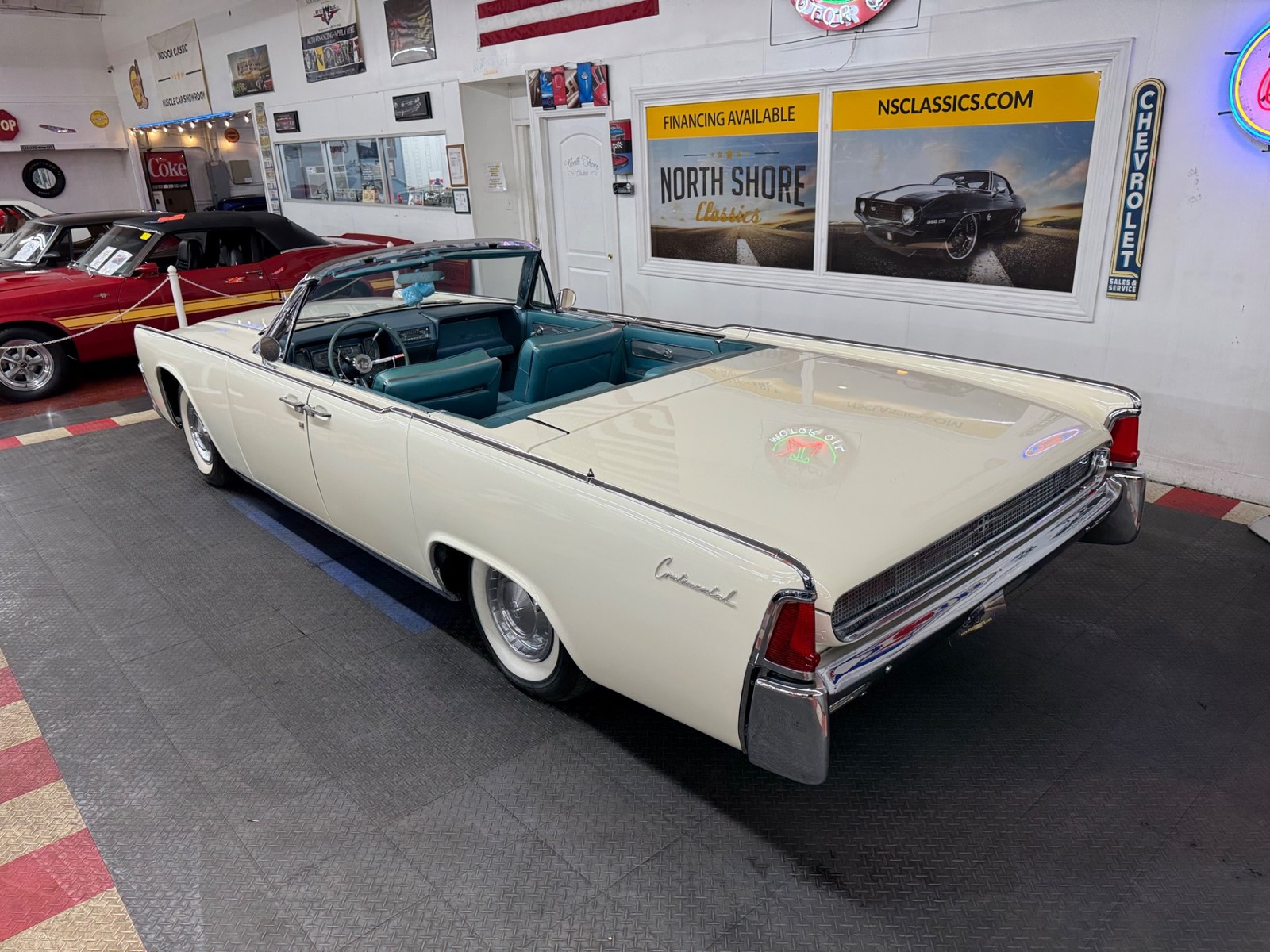 Lincoln-Continental-1961-4-Door-13