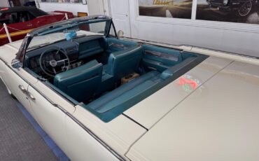 Lincoln-Continental-1961-4-Door-14