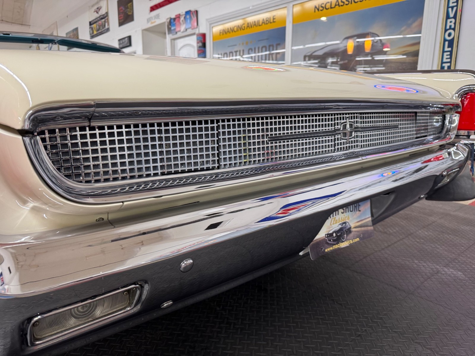 Lincoln-Continental-1961-4-Door-18