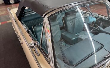 Lincoln-Continental-1961-4-Door-20