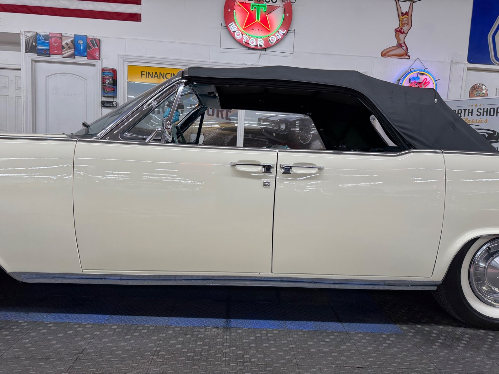 Lincoln-Continental-1961-4-Door-27