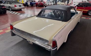 Lincoln-Continental-1961-4-Door-28