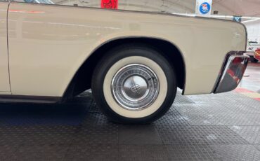 Lincoln-Continental-1961-4-Door-35