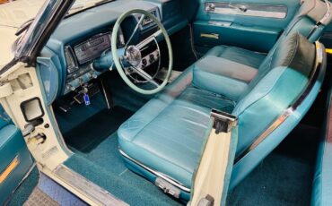 Lincoln-Continental-1961-4-Door-38