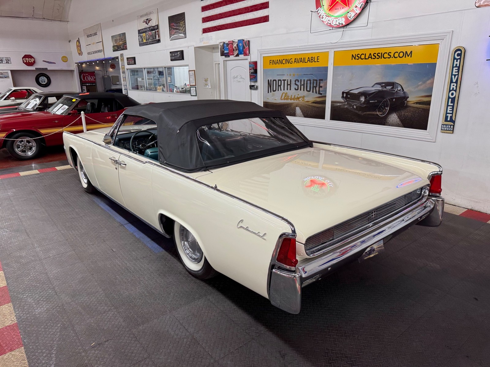 Lincoln-Continental-1961-4-Door-4