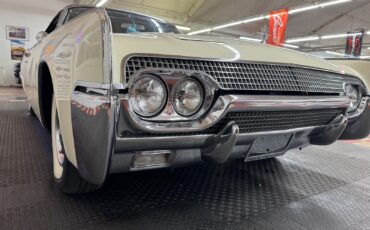 Lincoln-Continental-1961-4-Door-8