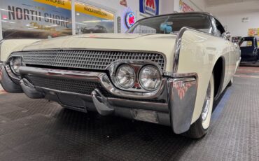 Lincoln-Continental-1961-4-Door-9