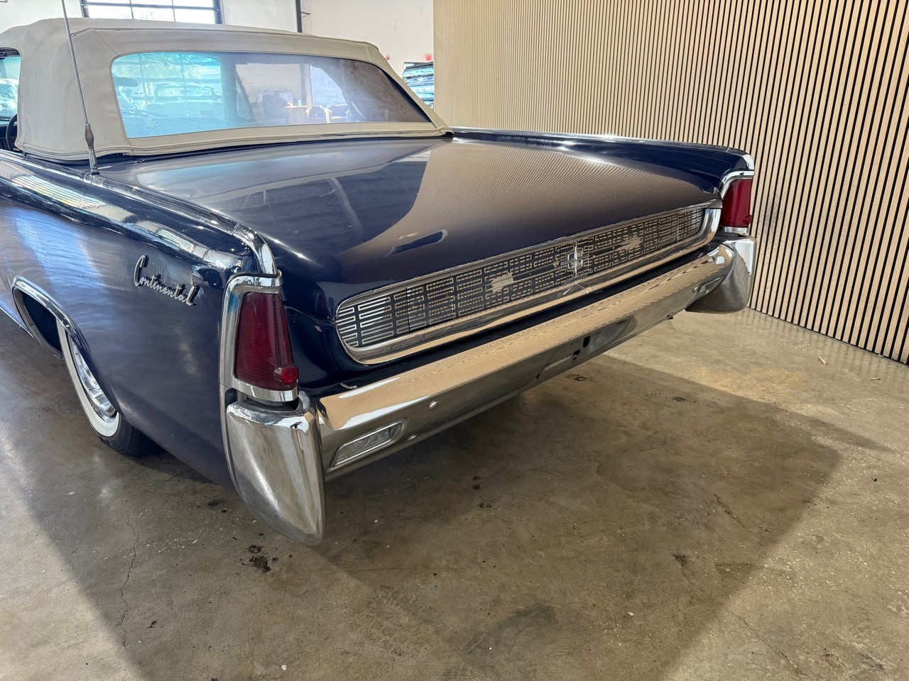 Lincoln-Continental-1962-Classic-Car-10