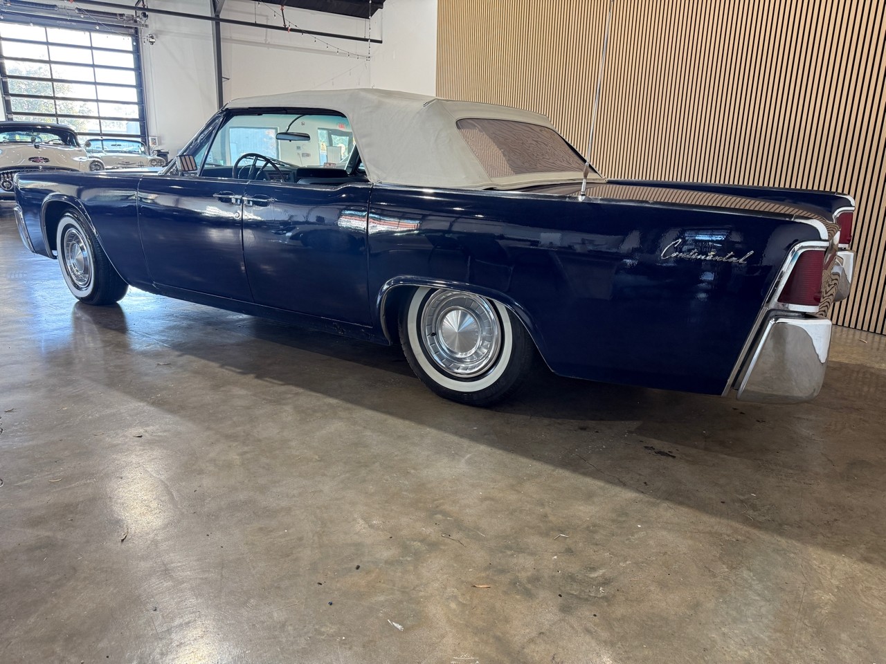 Lincoln-Continental-1962-Classic-Car-12