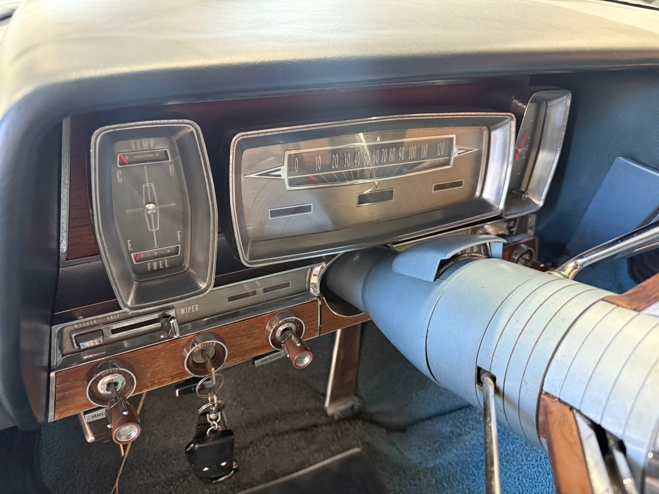 Lincoln-Continental-1962-Classic-Car-17