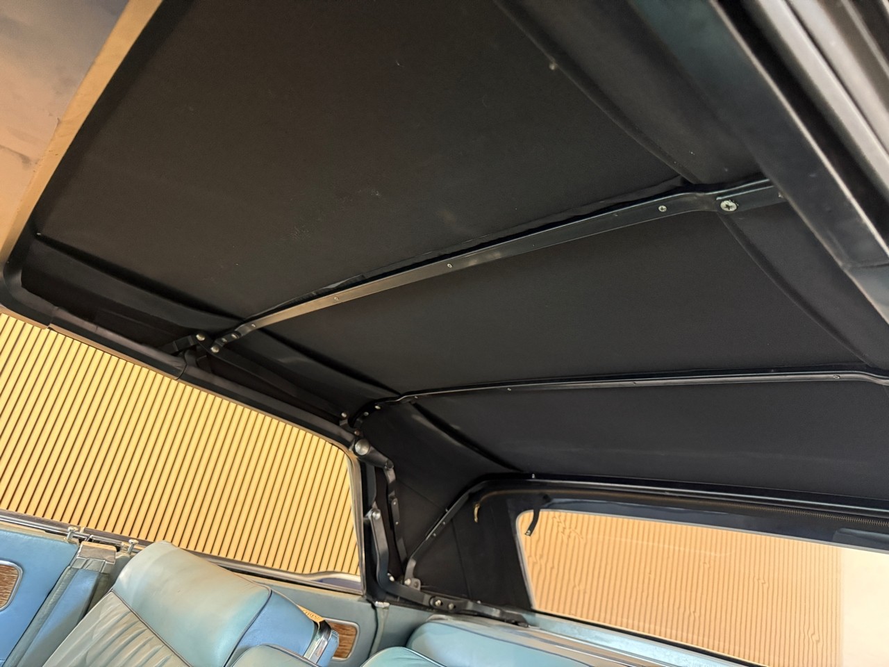 Lincoln-Continental-1962-Classic-Car-19