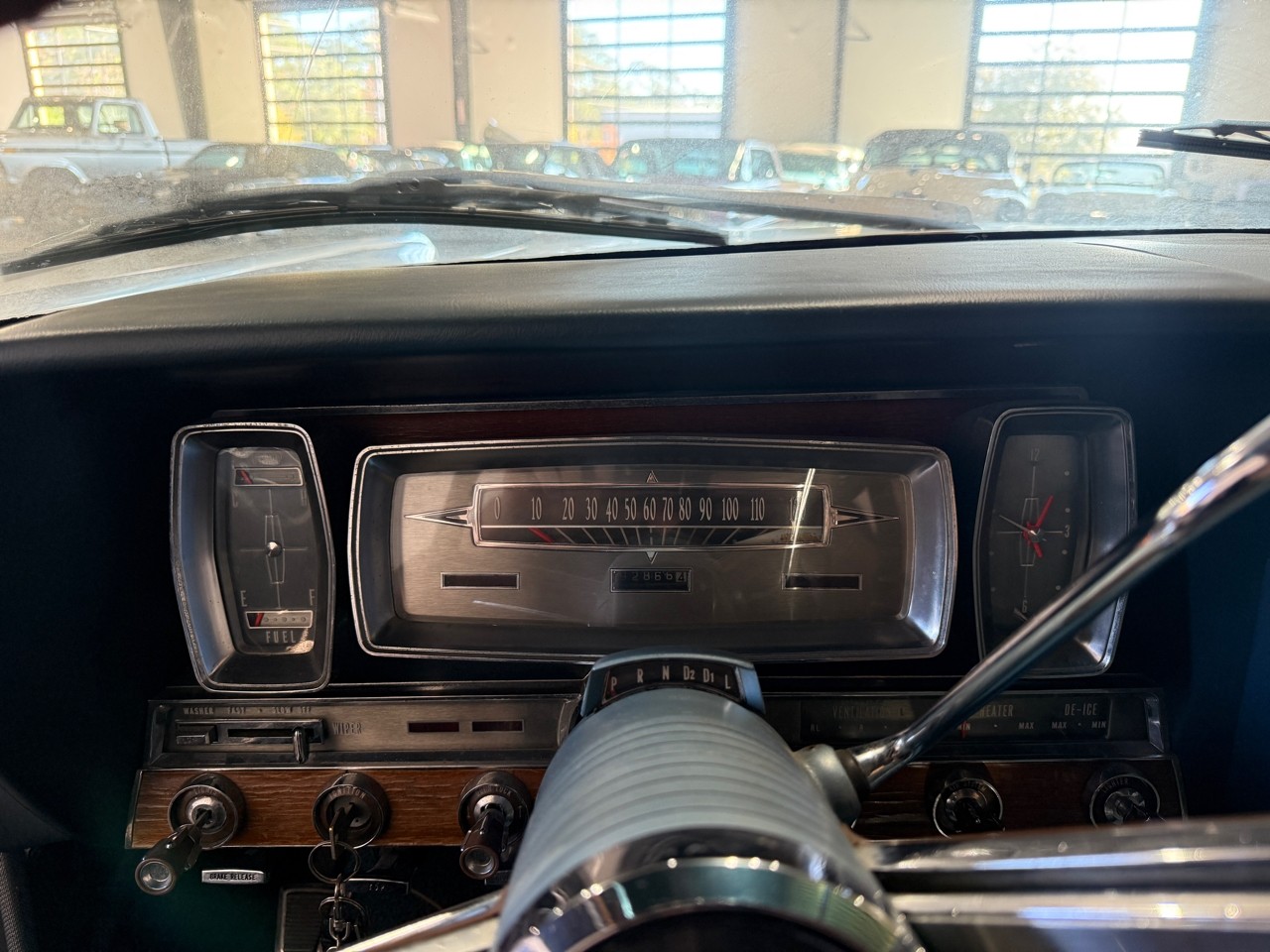 Lincoln-Continental-1962-Classic-Car-22