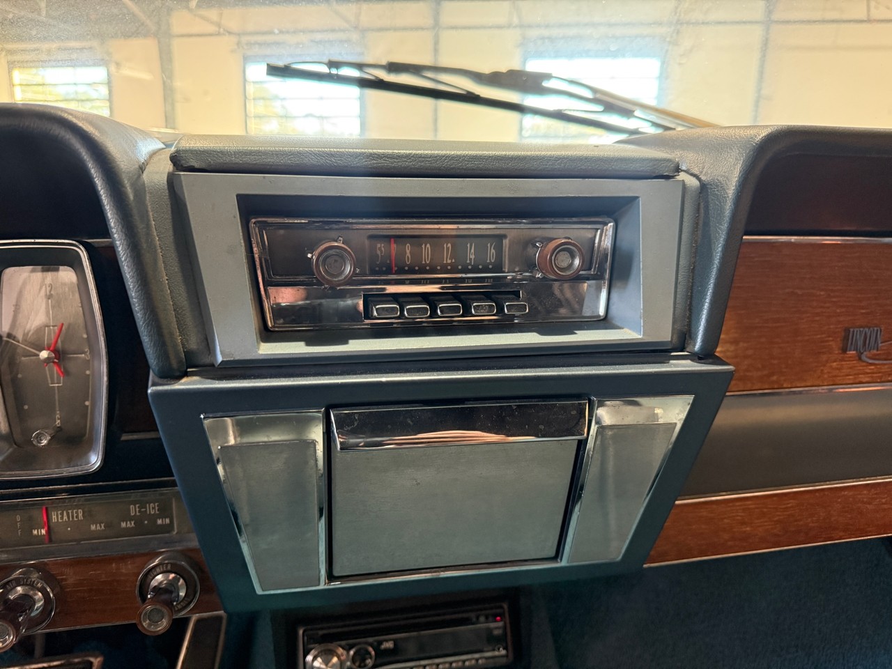 Lincoln-Continental-1962-Classic-Car-23